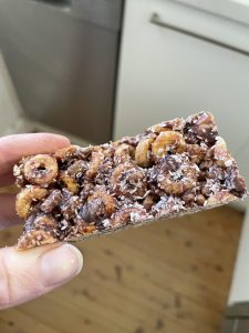 Plastic-free lunchbox treats, upcycled cereal snack bars